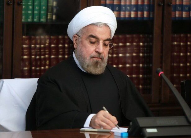 حسن روحانی فرا رسیدن روز ملی جمهوری لبنان را به میشل عون تبریک گفت