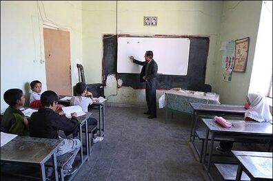 کمبود مدارس در مناطق محروم تهران و سیستان و بلوچستان 