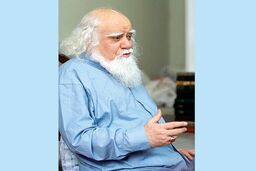 تشییع پیکر استاد حکیمی در حرم امام رضا(ع) 