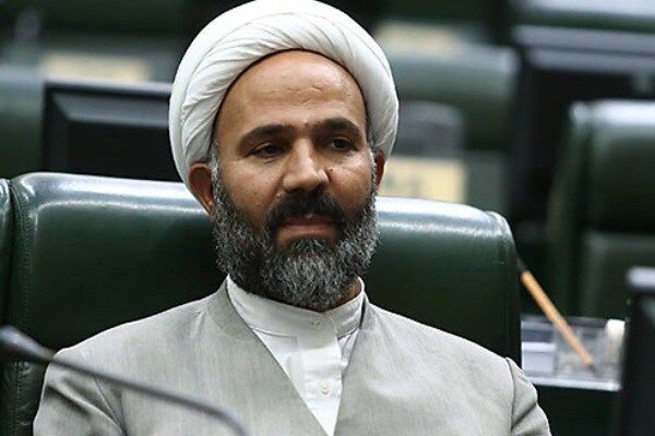 آمریکا غلط می‌کند که سپاه و ارتش را تروریست اعلام کند