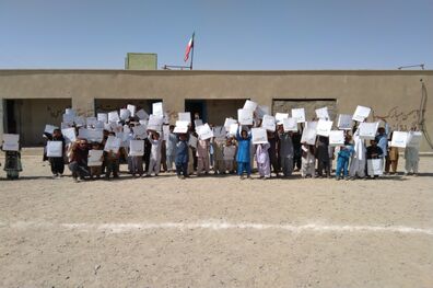 هدایای گروه مالی سامان میان دانش‌آموزان مناطق محروم چابهار توزیع شد