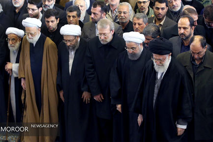 اقامه نماز بر پیکر آیت الله هاشمی رفسنجانی توسط مقام معظم رهبری