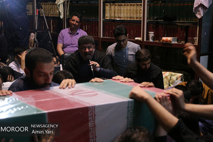 وداع دانشجویان معتکف با شهید گمنام در دانشگاه تهران