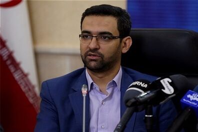 واکنش آذری جهرمی در خصوص هدیه 200 لپ تاپ 
