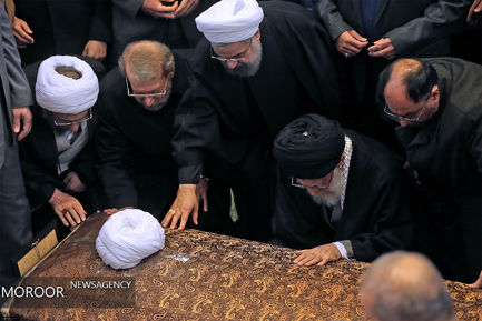 اقامه نماز بر پیکر آیت الله هاشمی رفسنجانی توسط مقام معظم رهبری