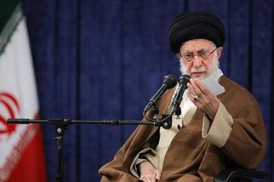 حدیث نصب شده در محل سخنرانی رهبرانقلاب