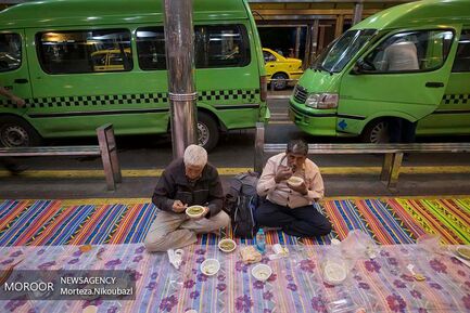 افطاری در  ترمینال تاکسی ونک