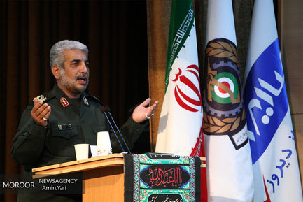 تجلیل از خانواده شهدا و پیشکسوتان صنایع دفاعی کشور