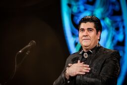 سالار عقیلی در زیر این آوار را به زلزله‌زده‌های استان کرمانشاه تقدیم کرد
