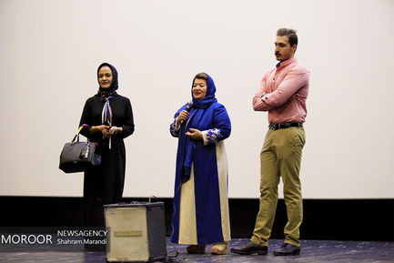 اکران فیلم زیر سقف دودی با حضور عوامل فیلم