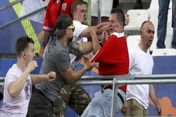 خشن‌ترین درگیری تاریخ هواداران فوتبال؛ 24 کشته در مستطیل سبز!+فیلم