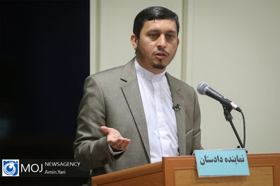 اداره چهار یا پنج شرکت کاغذی را دولتشاهی انجام می‌داد