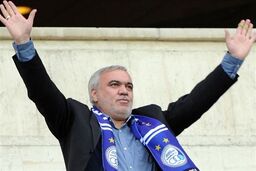 تشویق فتح‌الله‌زاده و ادامه شعارها علیه افتخاری