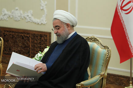 تقدیم استوارنامه سفرای جدید به رییس جمهور