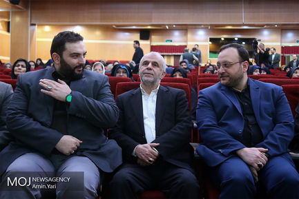 تجلیل از برگزیدگان شعر و ادبیات انقلاب 