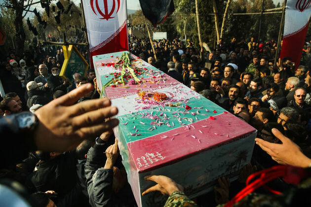 خاکسپاری دو شهید گمنام در دانشگاه علوم پزشکی بقیه‌الله (عج)