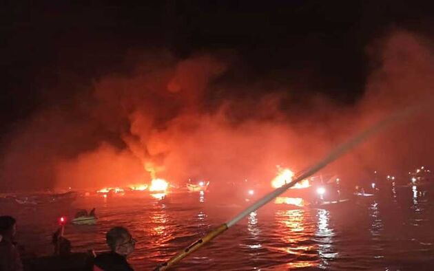آتش‌ سوزی در اسکله صیادی بندر کنگ مهار شد