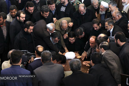 اقامه نماز بر پیکر آیت الله هاشمی رفسنجانی توسط مقام معظم رهبری