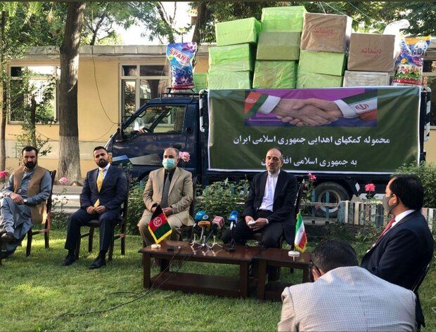 کمک ‌های پزشکی ایران برای مبارزه با کرونا به افغانستان اهدا شد